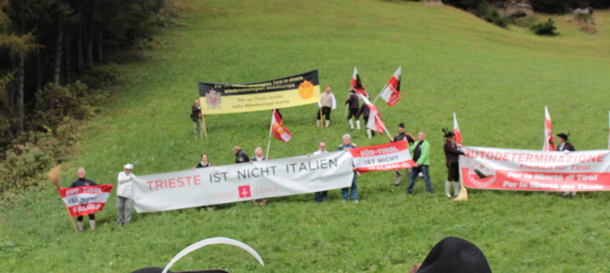 Freies Triest am Brennerpass: Komplimente und Händeklatschen