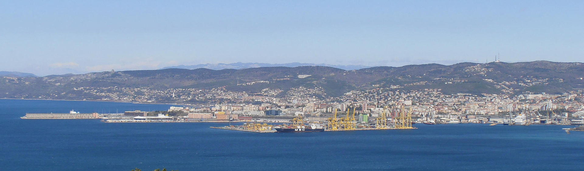 Il porto di Trieste, settore sud.