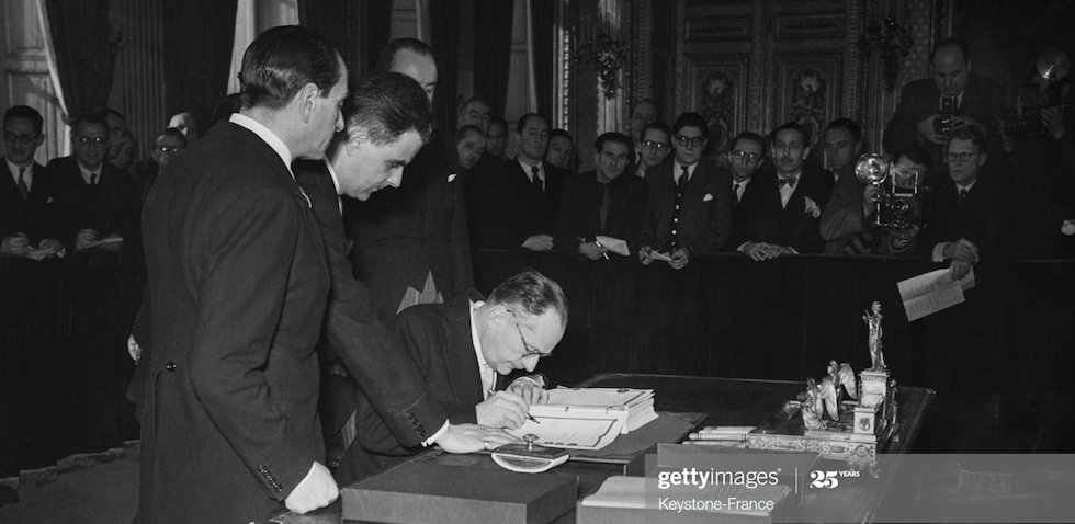 Signature of the 1947 Treaty of Peace with Italy (Getty Images).