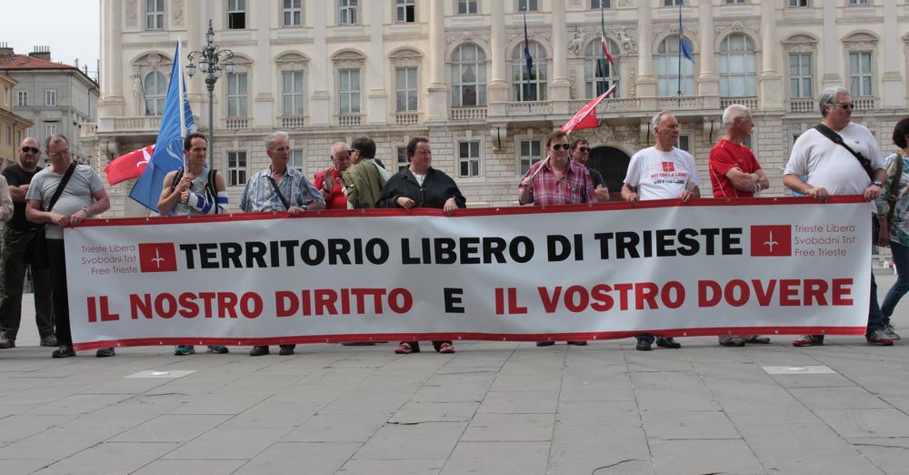 Friday, July 17th, 2015. One more sit-in in front of Trieste's Palace of the Government.