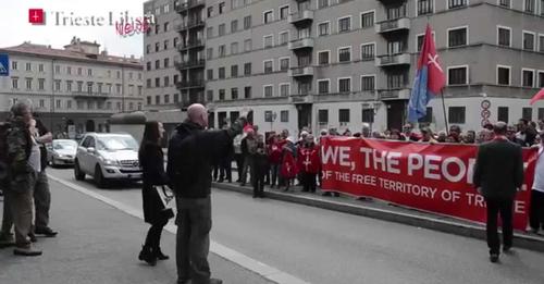 Free Trieste's demonstration before the Court of Trieste (May 2014).