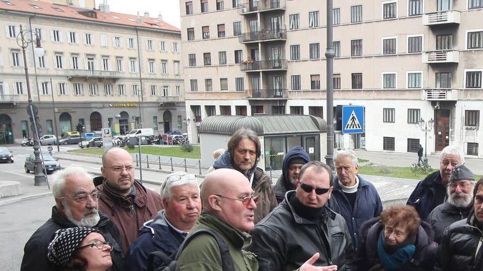 9 November 2015, Court of Trieste. Roberto Giurastante, President of the Free Trieste Movement, addresses the crowd after a hearing.