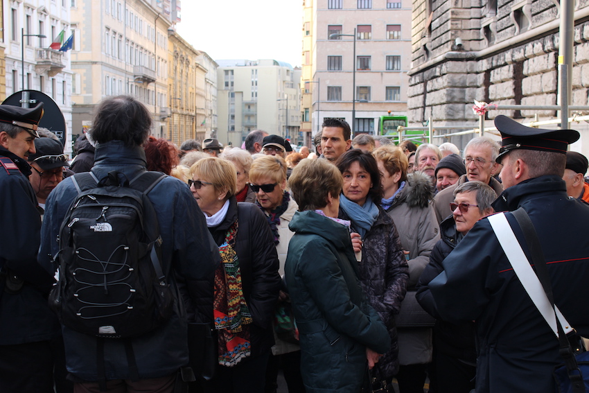 ENVIRONMENT AND LEGALITY. Tuesday, November 2017: the supporters of the fiscal lawsuit promoted by the I.P.R. F.T.T. are in line to enter the Courthouse of Trieste and partecipate to the first hearing (the only media to publish the news were online newspapers “La Voce di Trieste” and “Il Corriere di Trieste“). 