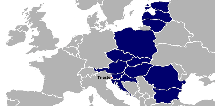 The States of the Three Seas Initiative, in blue (Austria, Bulgaria, Croatia, the Czech Republic, Estonia, Hungary, Latvia, Lithuania, Poland, Romania, Slovakia and Slovenia) and the Free Territory of Trieste, with its international Free Port as a red dot in Northern Adriatic.